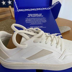 Thousand Fell  Court W white on white 8.5 - NEW.  Still in box